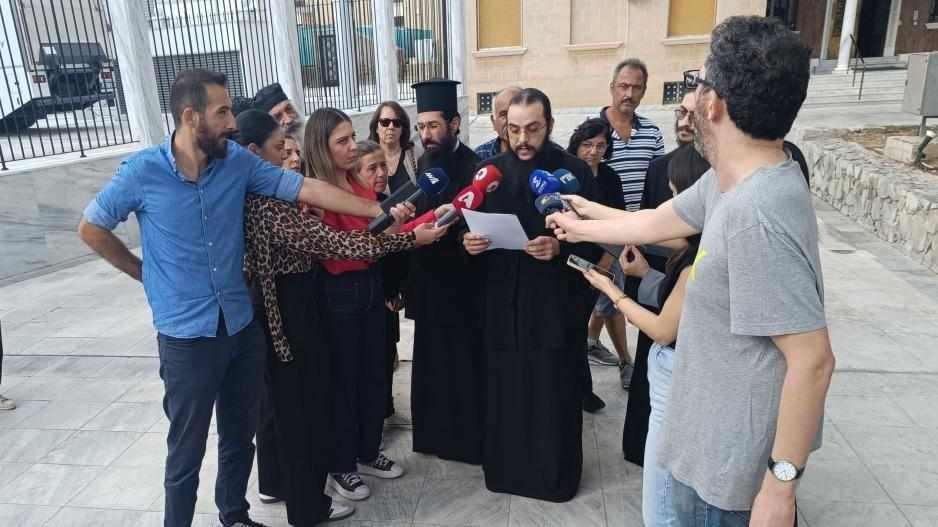 Οι καθαιρεμένοι μοναχοί του Αββακούμ γράφουν βιβλίο