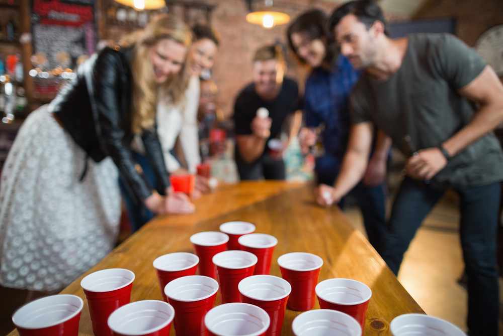 5 Drinking Games για Φίλους στις Γιορτές