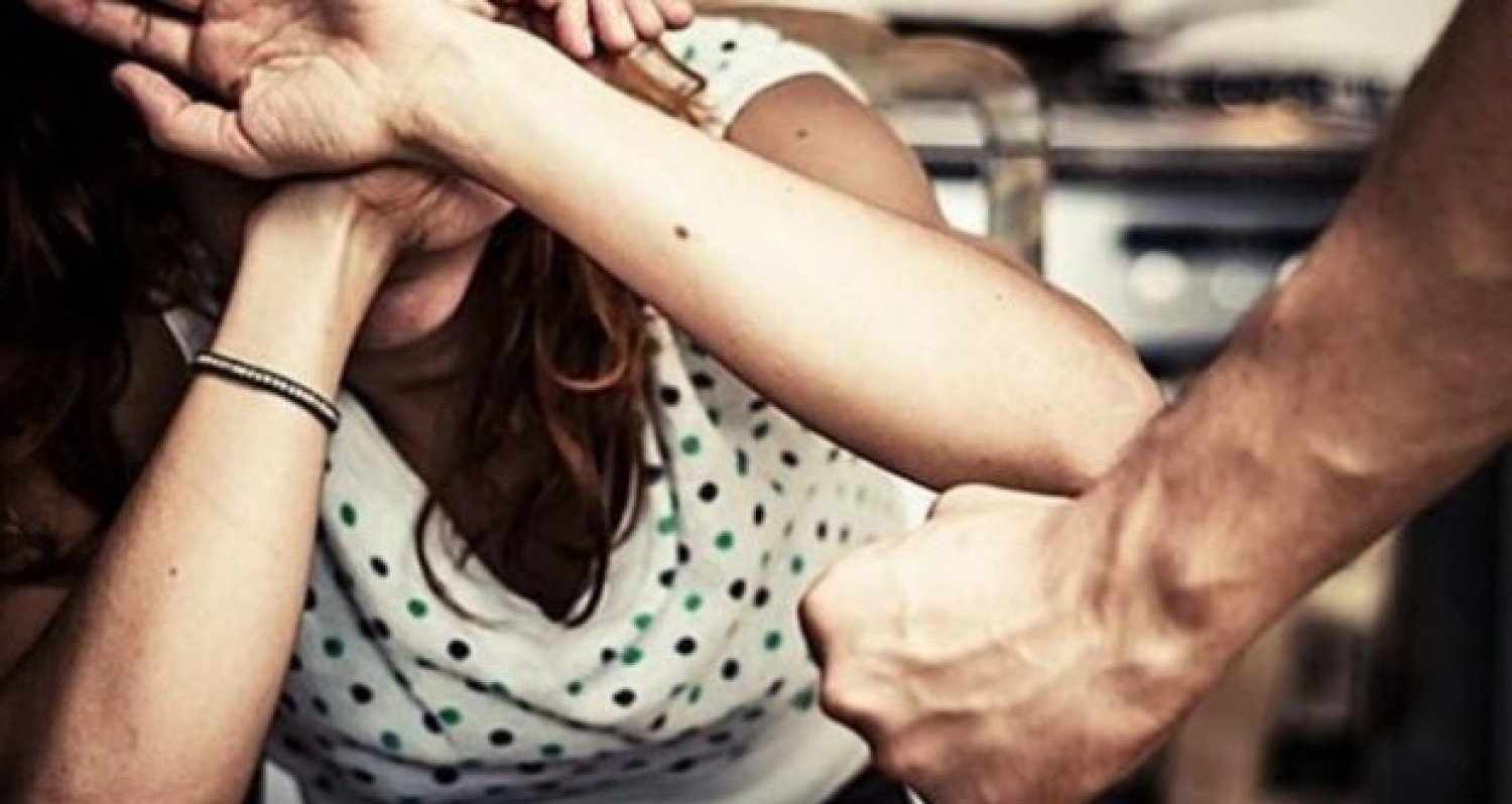 Βίντεο που κόβει την ανάσα από τη στιγμή του ξυλοδαρμού της 31χρονης