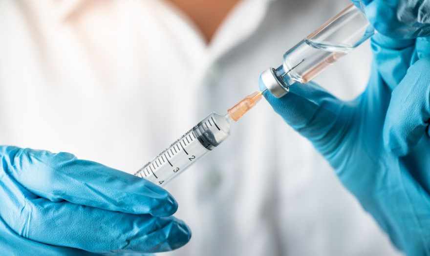 Αλατόνερο αντί για εμβόλιο