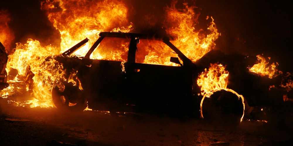 Υπόθεση εμπρησμού αυτοκινήτων στη Λεμεσό διερευνά η Αστυνομία