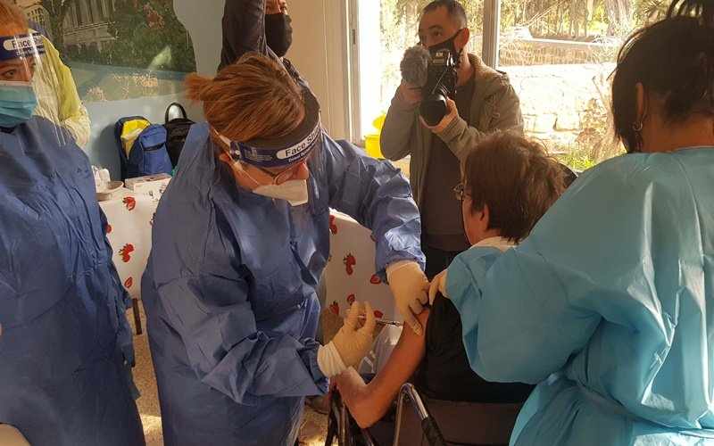 Απαντά στις θεωρίες συνωμοσίας ο δρ. Πέτρου