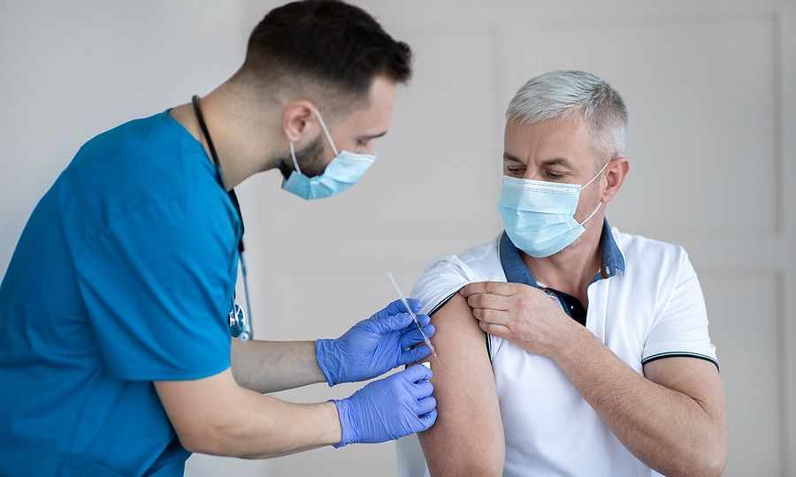 Ο ανταγωνισμός φέρνει πιο νωρίς το νέο εμβόλιο Covid