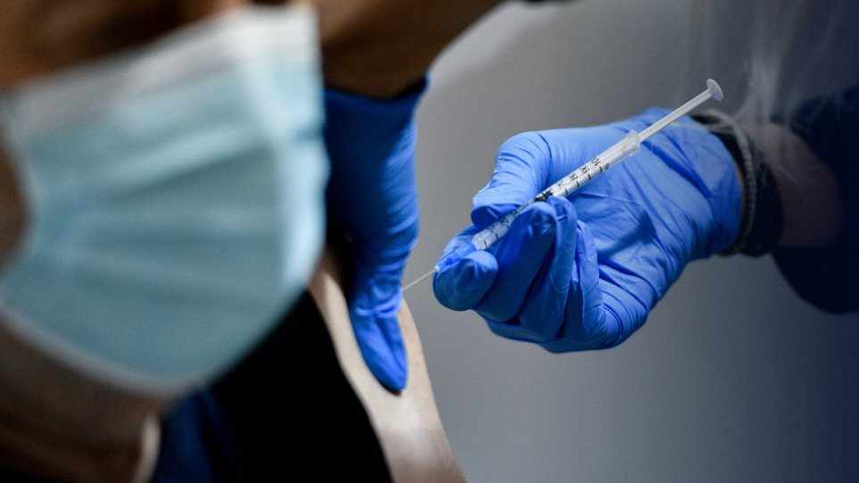 νέα καταγγελία από πολίτη ότι έχει εμβολιαστεί από φερόμενο γιατρό