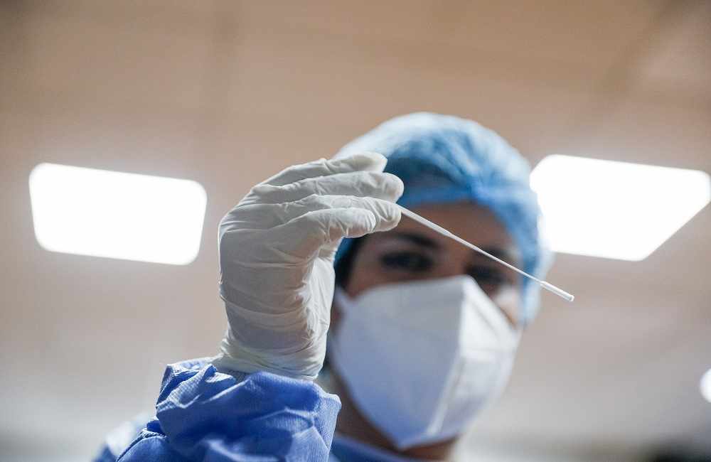 Aναφορές για αρνητικά τεστ που γίνονται θετικά με PCR