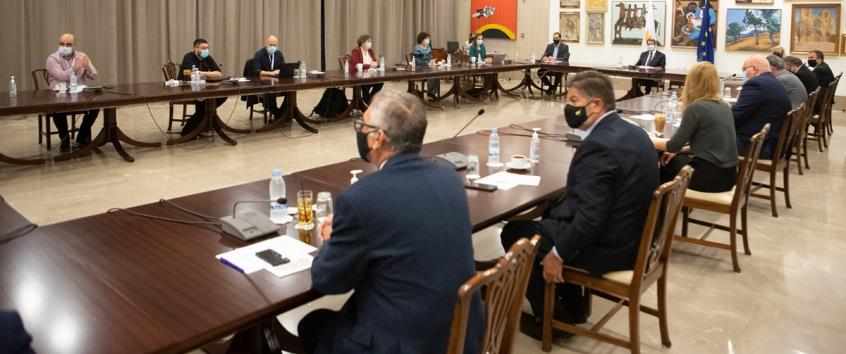 Ακούει ειδικούς και μετά αποφασίζει η Κυβέρνηση