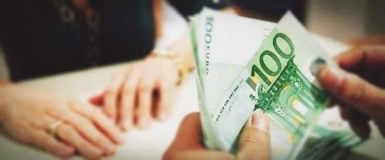 Σχεδόν 20,000 μονογονεϊκές οικογένειες σε κίνδυνο φτώχειας