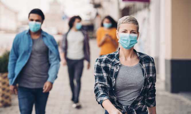 Αντίο στις μάσκες, πίσω στη ζωή που ξέραμε