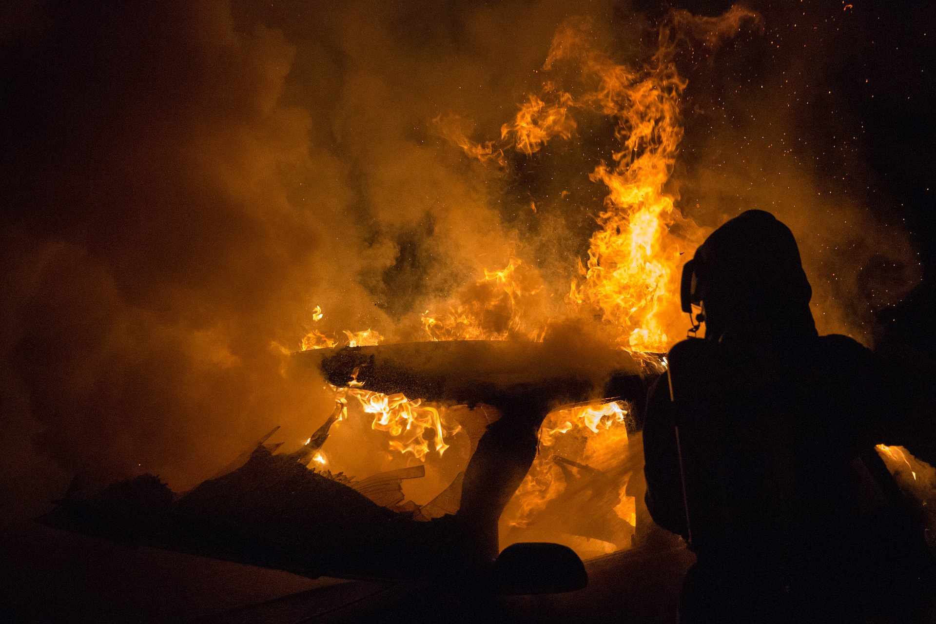 Αυτοκίνητο 37χρονου τυλίχθηκε στις φλόγες τα ξημερώματα