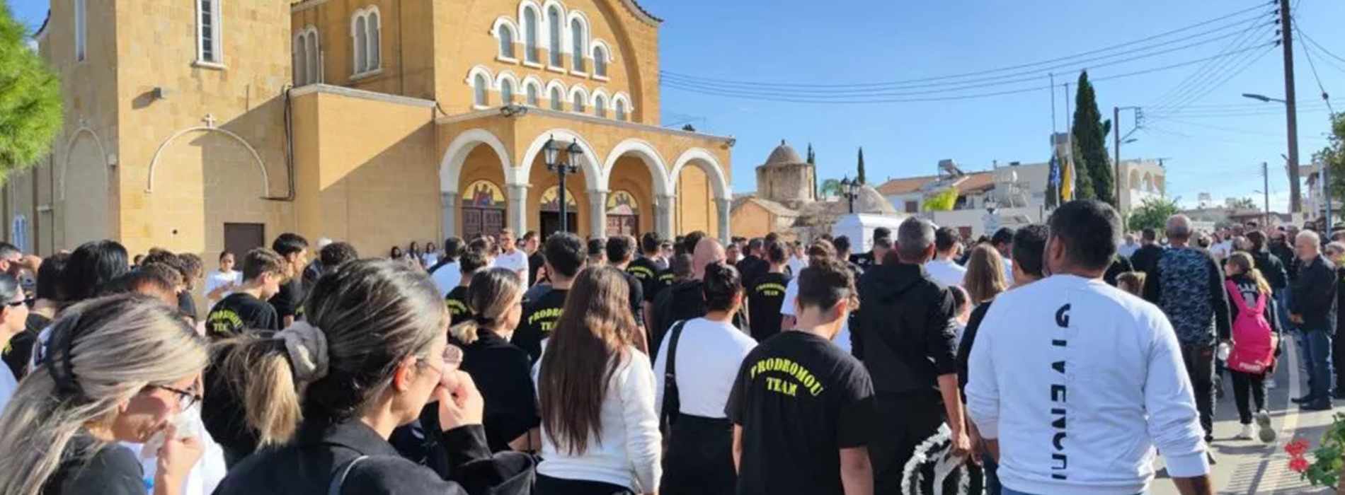 Ράγισαν και οι πέτρες στην κηδεία των τριών νέων από το Φρέναρος