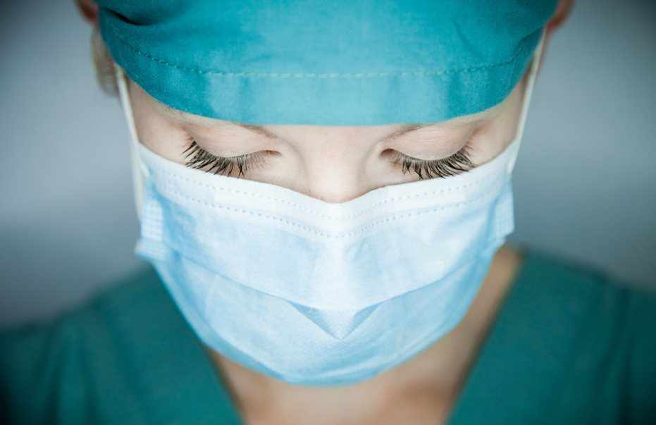 Το σκληρό πρόσωπο της πανδημίας: Οι πιο δύσκολες μάχες δίνονται στις ΜΕΘ