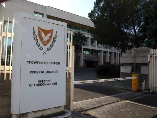 Με την πιο ζεστή αγκαλιά, μετά από 12 χρόνια υποδέχθηκε τον Ιάσωνα ο πατέρας του