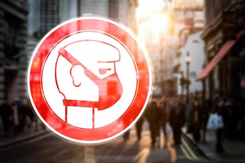 Διαγνώστηκε με κορωνοϊό, έσπασε την καραντίνα και κυκλοφορούσε ελεύθερη