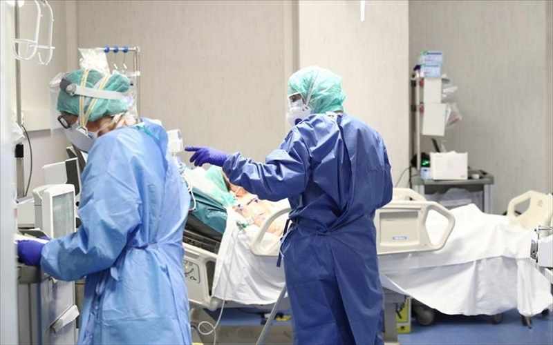 Ένας νέος θάνατος και 466 νέα κρούσματα