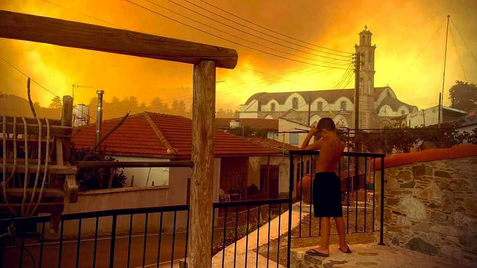Ούτε σεντ βοήθειας σε πληγέντες από τη μεγάλη πυρκαγιά του Ιουλίου