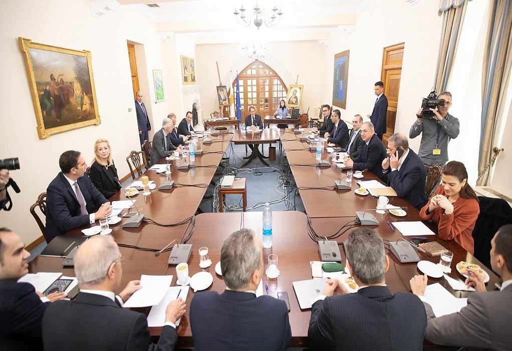 Ανακοινώνονται νέα κίνητρα για τους εμβολιασμένους