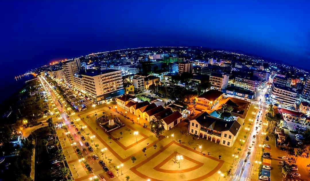 Βραδινό shopping, μουσική, δωρεάν μπίρα & ζεστό κρασί!