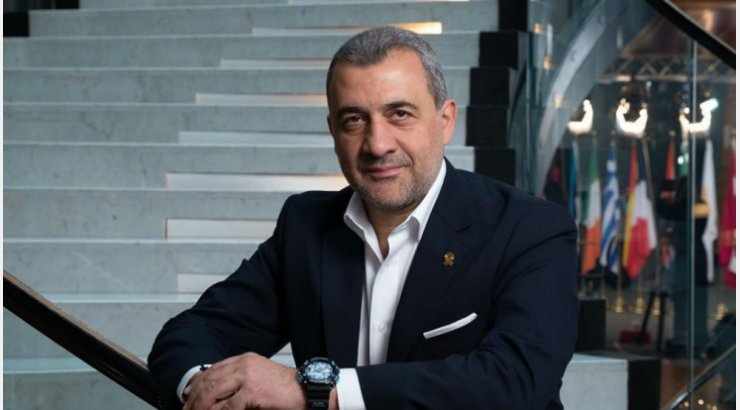 Λουκάς Φουρλάς: Το ποίημα που αφιέρωσε στην κορούλα του και το τατουάζ στο μπράτσο του με εκείνην