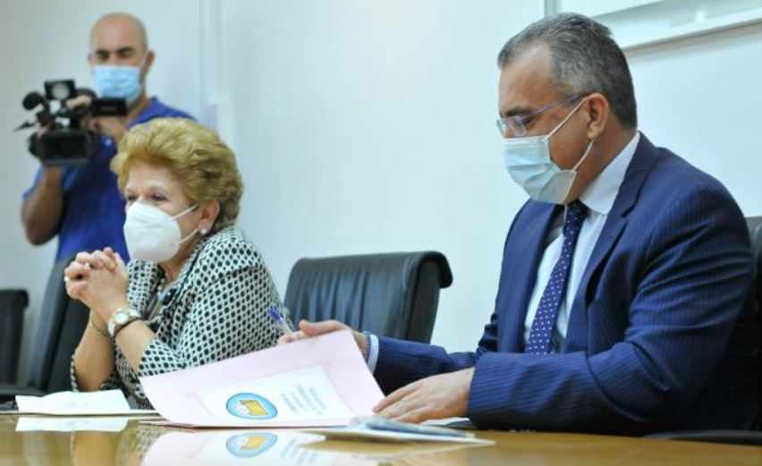 Βλέπει αύριο επιδημιολόγους ο Χατζηπαντέλας