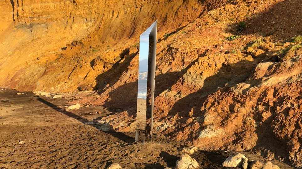 «Μυστηριώδης μονόλιθος» εμφανίστηκε στο Τορόντο