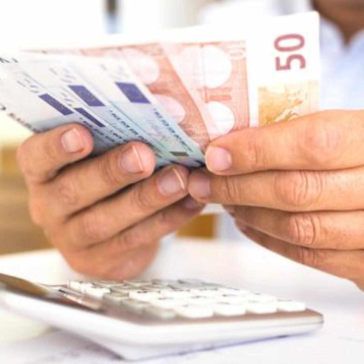 Χριστουγεννιάτικο Δώρο σε δικαιούχους ΕΕΕ, χαμολοσυνταξιούχους και άλλους