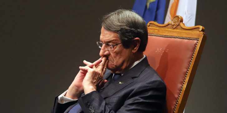 Πρόεδρος και χρυσά διαβατήρια