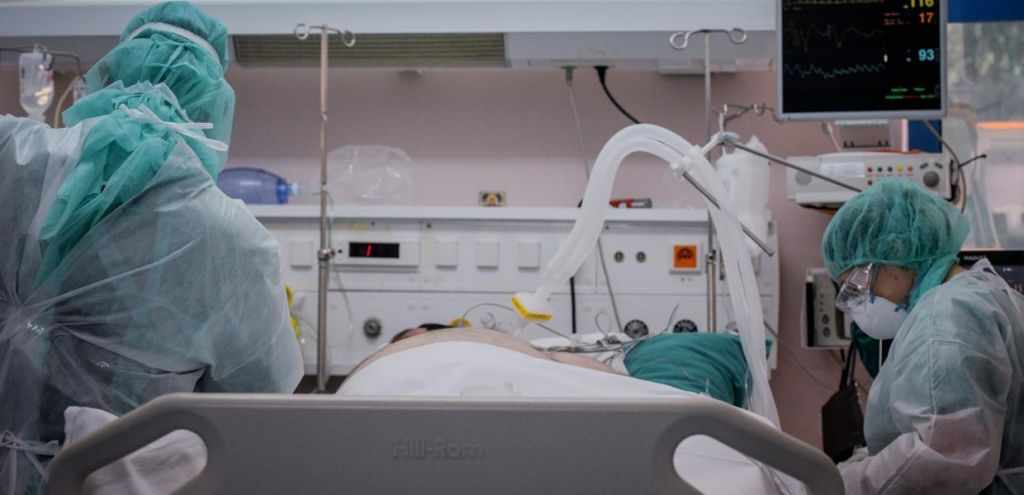 Μητέρα 8 παιδιών με κορωνοϊό έφυγε από το νοσοκομείο και πέθανε στο σπίτι της