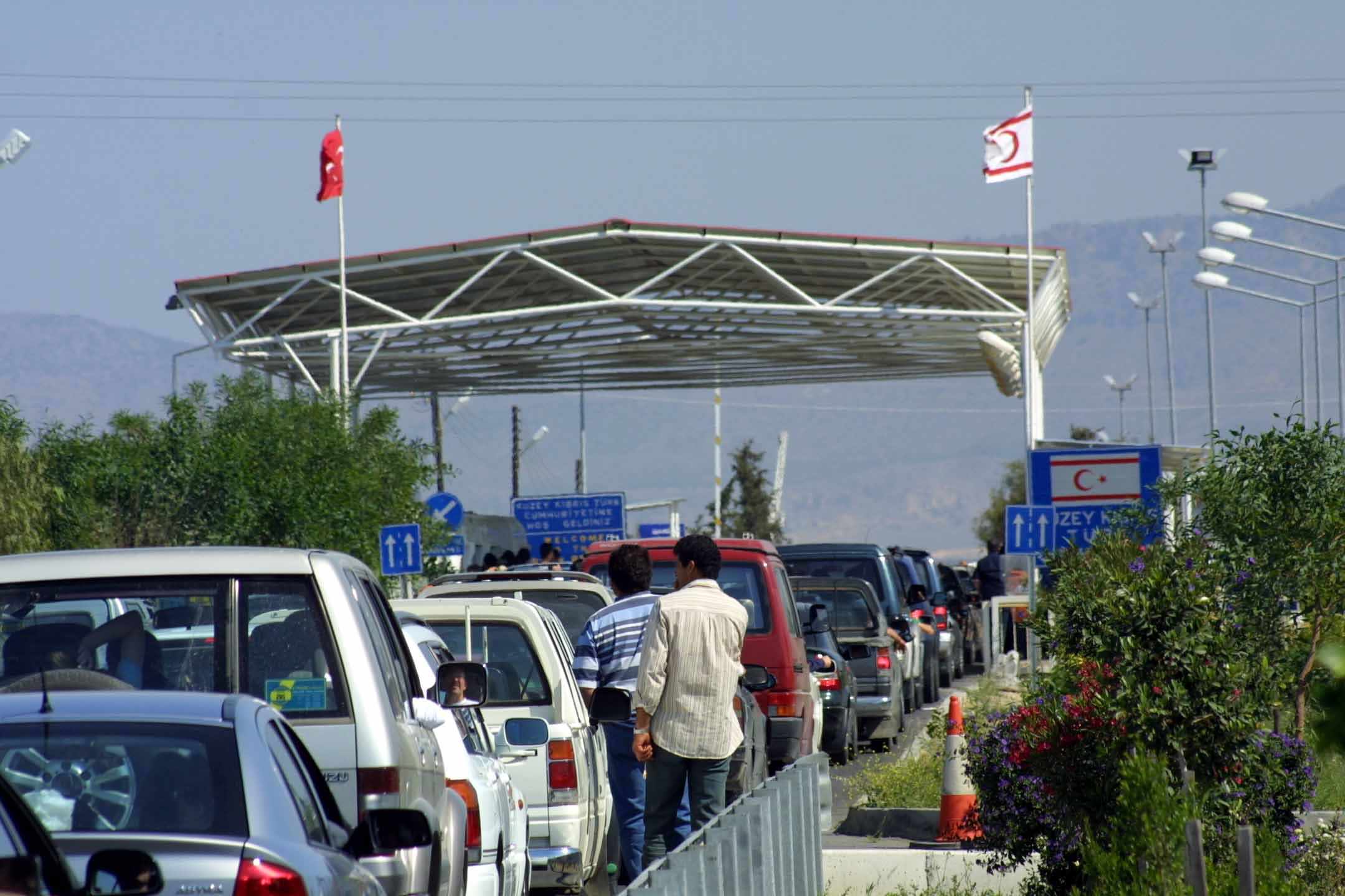 Πάνω από 4 εκ. οι διελεύσεις από και προς τα κατεχόμενα φέτος μέχρι τον Ιούλιο