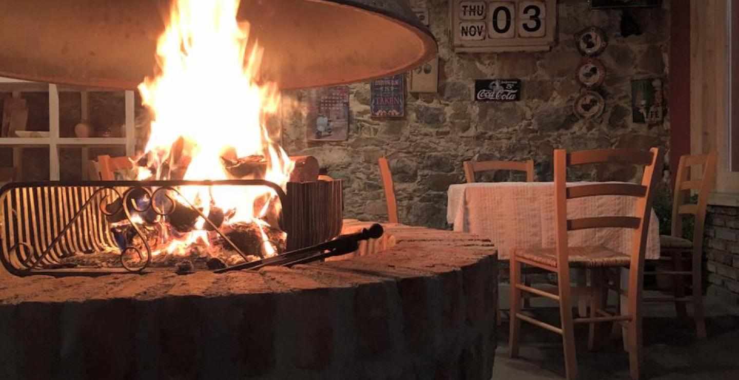 4 πανέμορφα στέκια στο βουνό, για καλό κρασί δίπλα στο τζάκι