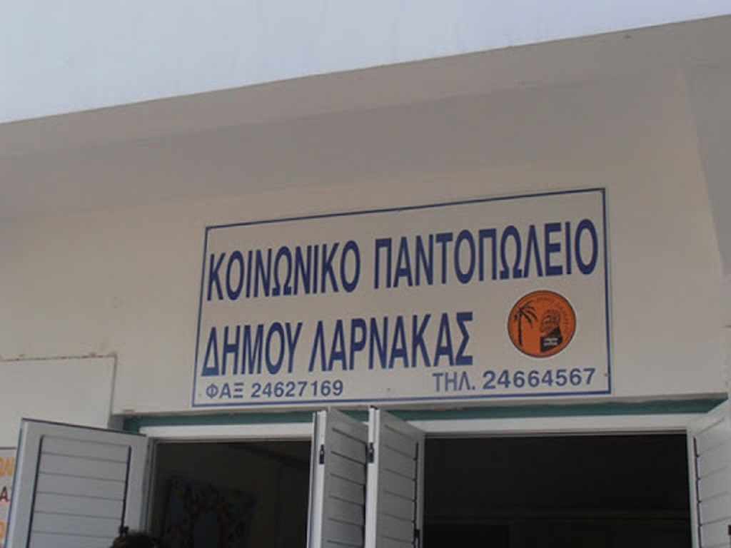 Ο κύριος Κόκος που σώζει την αξιοπρέπειά μας
