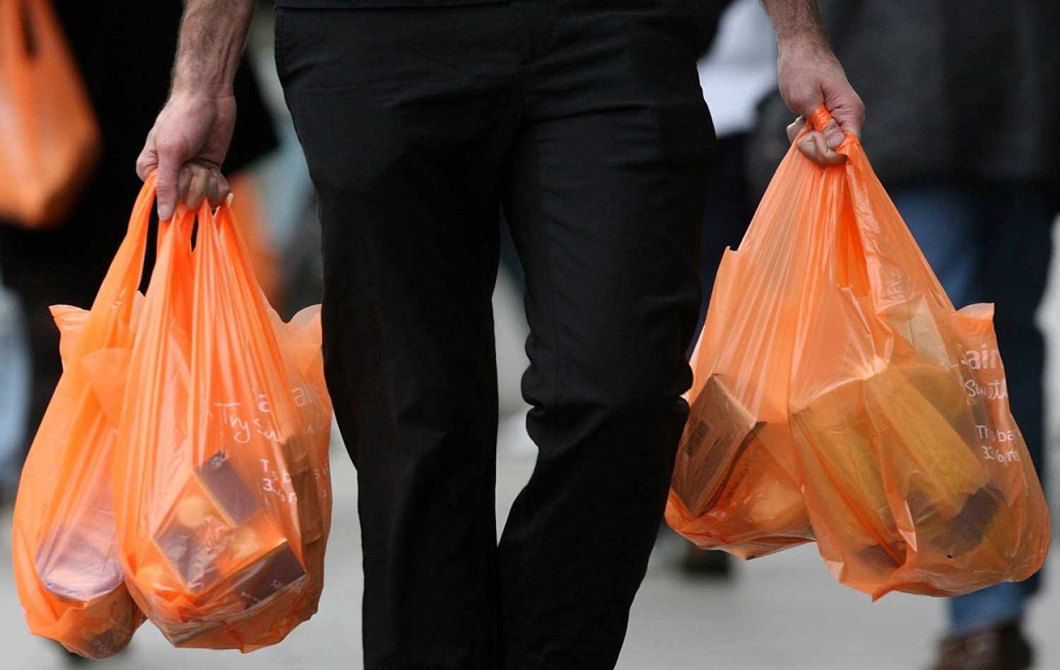 Δεν έπιασαν τόπο τα πέντε σεντ για πλαστικές σακούλες-Αποσύρονται δια παντός