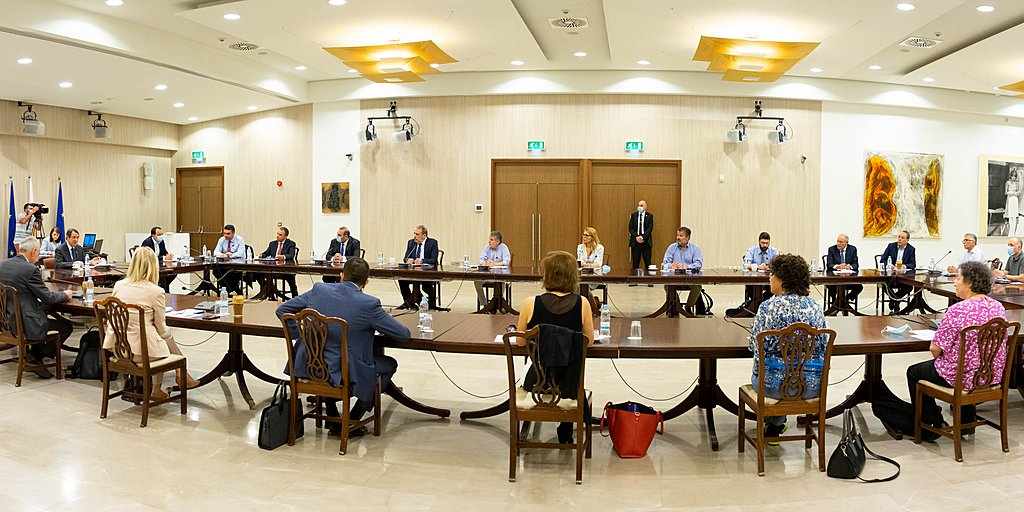 Τα κρούσματα πέφτουν… όχι όμως οι νοσηλείες.