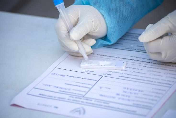 Αρχίζει ο έλεγχος εργαζομένων με rapid test