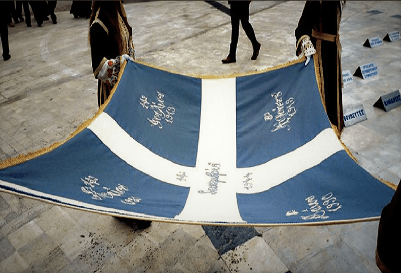 Η ελληνική σημαία που υψώθηκε πρώτη φορά στην ελεύθερη Κομοτηνή κεντήθηκε στο χέρι μέσα σε μια νύχτα