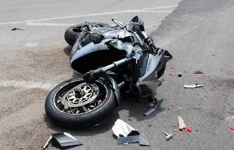 Μοτοσικλέτα συγκρούστηκε με πλατφόρμα