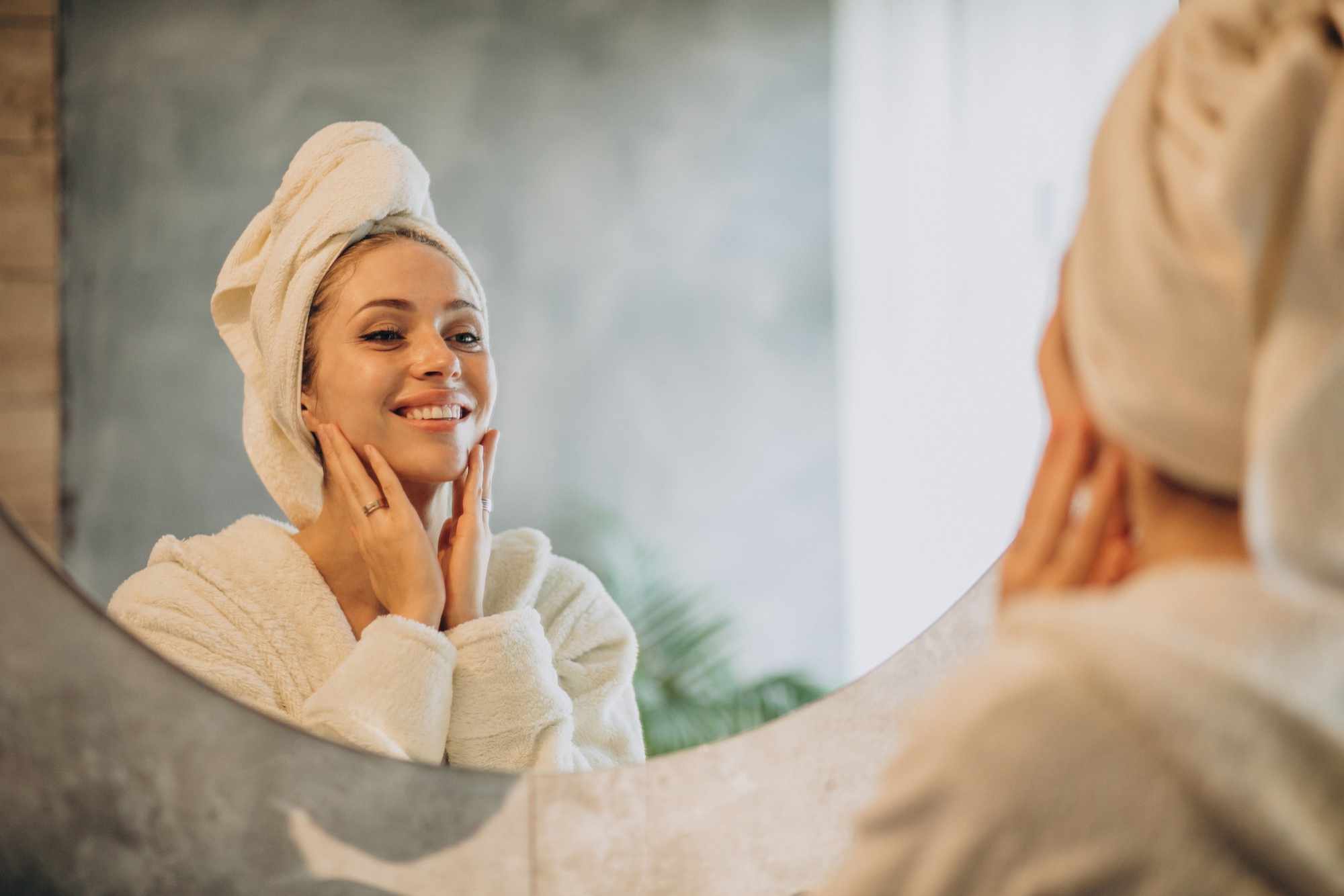 5 συνήθειες στο skincare που αφήνουν την επιδερμίδα θαμπή και άτονη