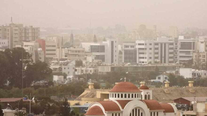 «Πνίγεται» στη σκόνη η Κύπρος