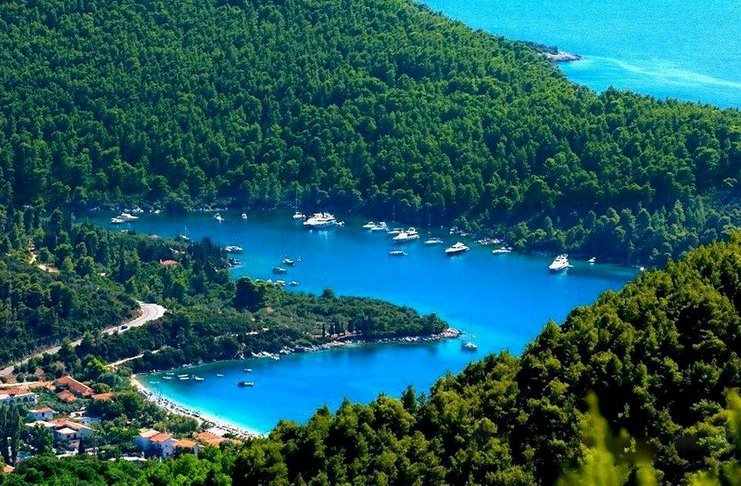 Ένα κινηματογραφικό ελληνικό νησί δίπλα στη Σκιάθο