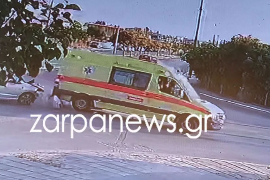 Τροχαίο με ασθενοφόρο στα Χανιά