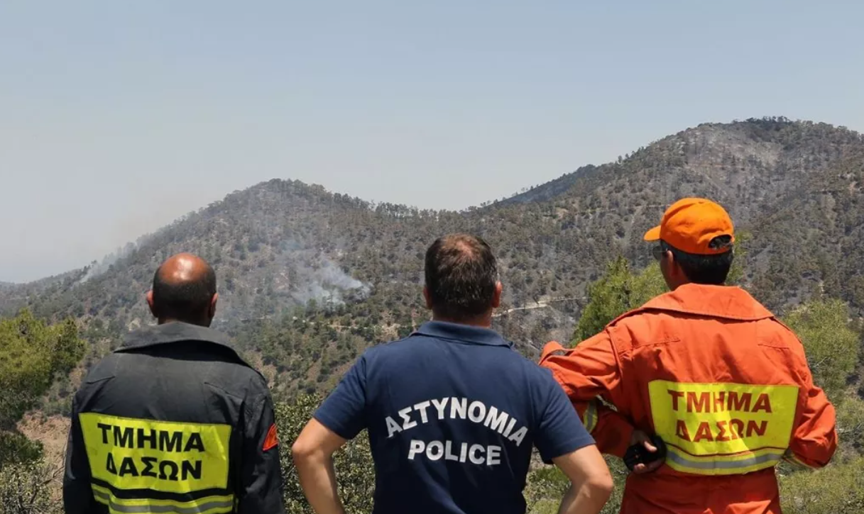 Πήγαν για μπάρμπεκιου στην παραλία Λάρα και άναψαν φωτιά