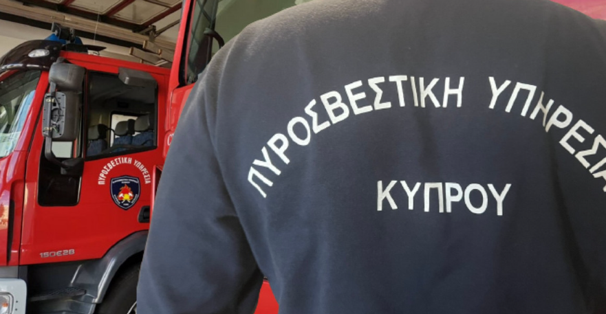 Τροχαίο στη Λάρνακα: Οδηγός εγκλωβίστηκε στο όχημα