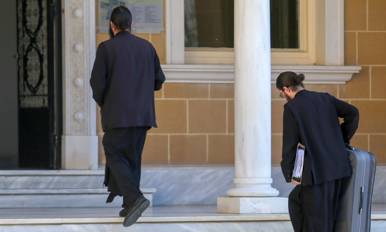 «Είσαι άχρηστος, είσαι βλάκας»