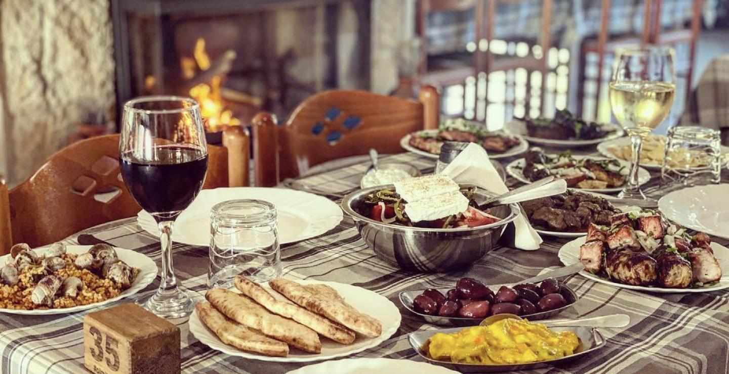 Νόστιμα ταβερνάκια με τζάκι, για τις κρύες νύχτες του χειμώνα