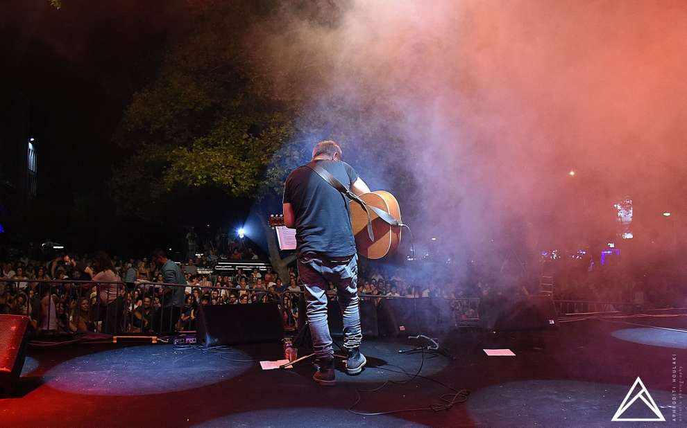 Συναυλία με το Χρήστο Θηβαίο στην Δερύνεια