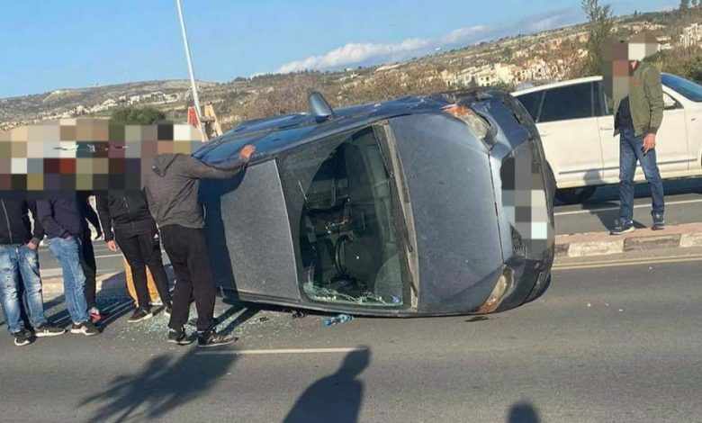 Ανατροπή οχήματος με τέσσερεις νεαρούς