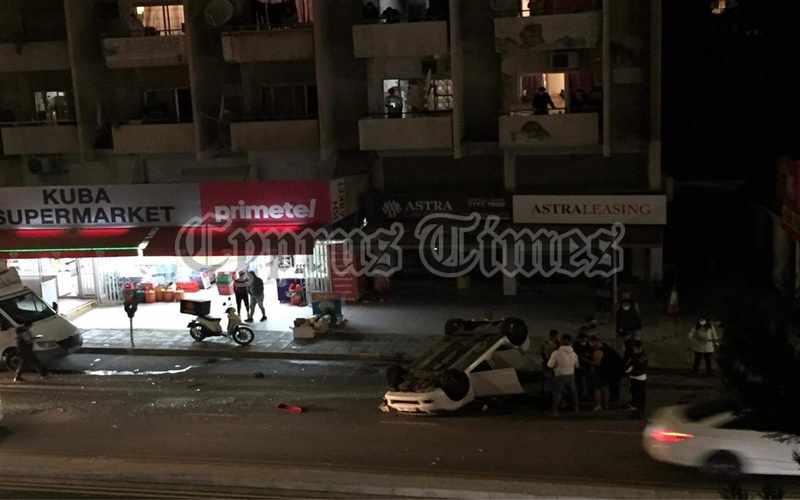 Αναποδογυρισμένο αυτοκίνητο μετά από τροχαίο στην παραλιακή Λεμεσό