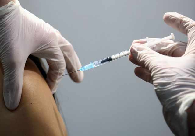 Moderna - Pfizer: Αναπτύσσουν εμβόλιο λόγω της «Όμικρον»