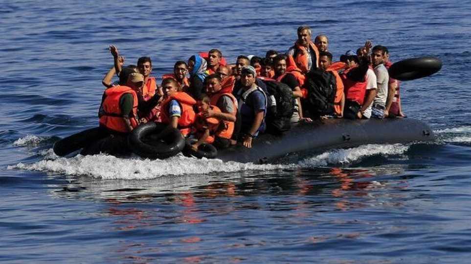 Βάρκα με μετανάστες έφτασε στο Ακρωτήρι