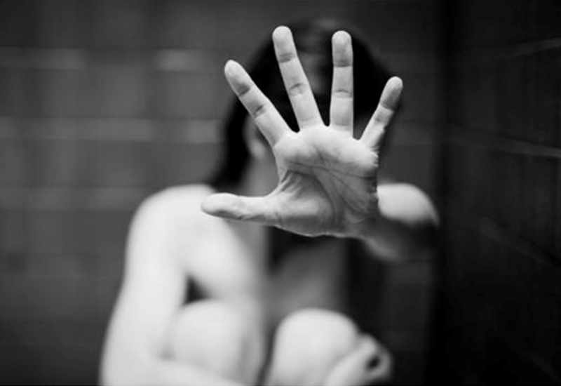 Καταγγελία γυναίκας για βιασμό σε πάρκινγκ ενώ ήταν λιπόθυμη