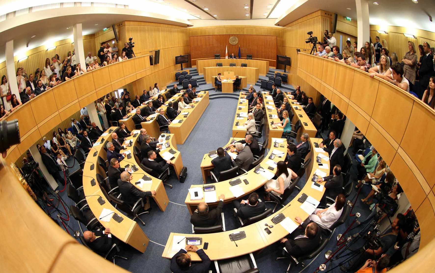 Ο κόσμος δεν θα σας συγχωρέσει δεύτερη φορά